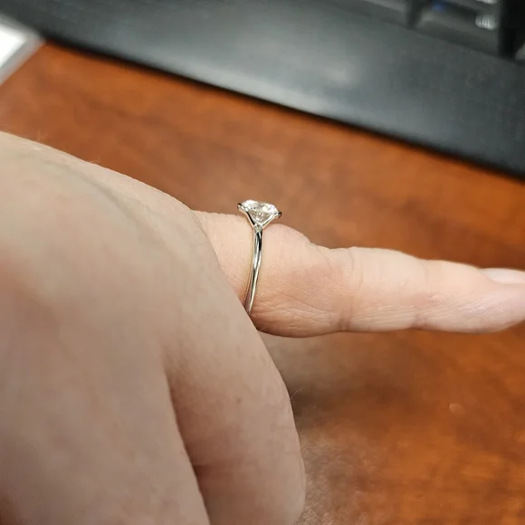 Elegant Stirling Silver 1ctw Moissanite Ring